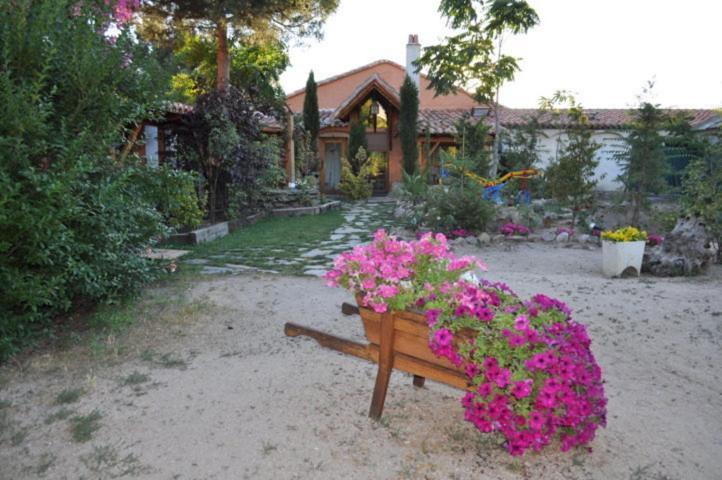 Hospedium Hacienda Las Cavas Olmedo Exterior foto